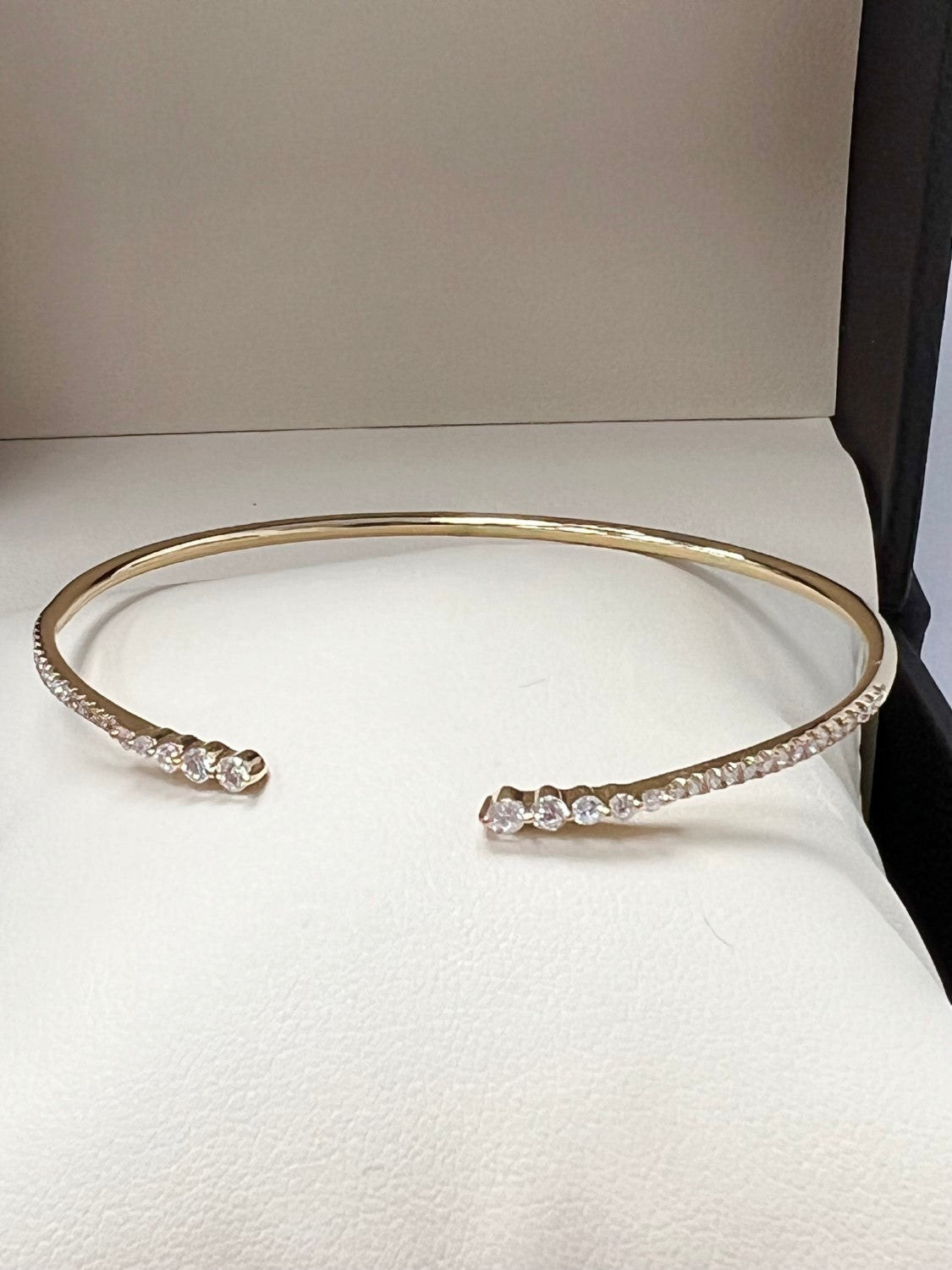 18KY Diamond Bangle